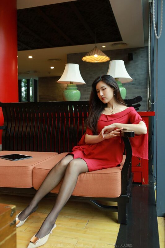 [IESS異思趣向] 2022.5.8 絲享家 1082：小寶《紅裙女神》[77P/84MB]-無料攝影圈