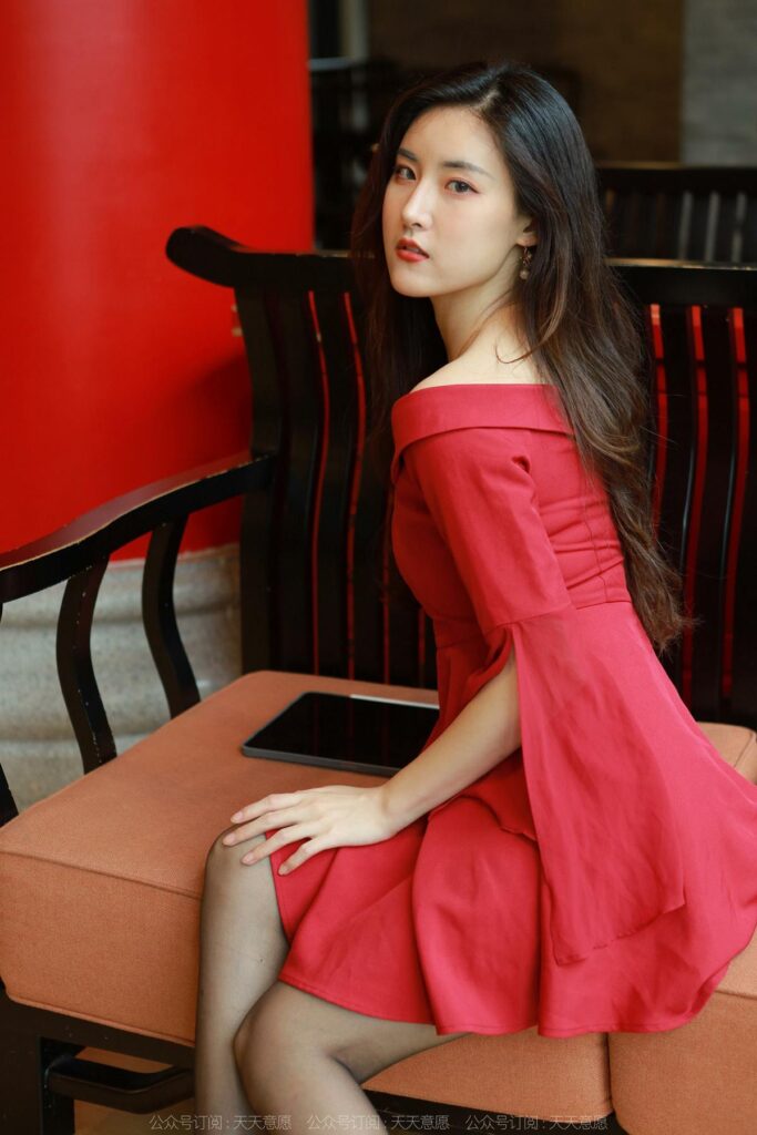 [IESS異思趣向] 2022.5.8 絲享家 1082：小寶《紅裙女神》[77P/84MB]插圖1