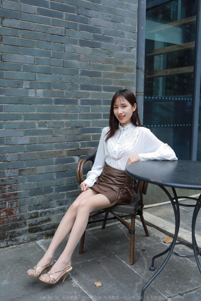 [IESS異思趣向] 2022.5.9 絲享家 1083：美子《金色涼鞋》[84P/100MB]插圖2