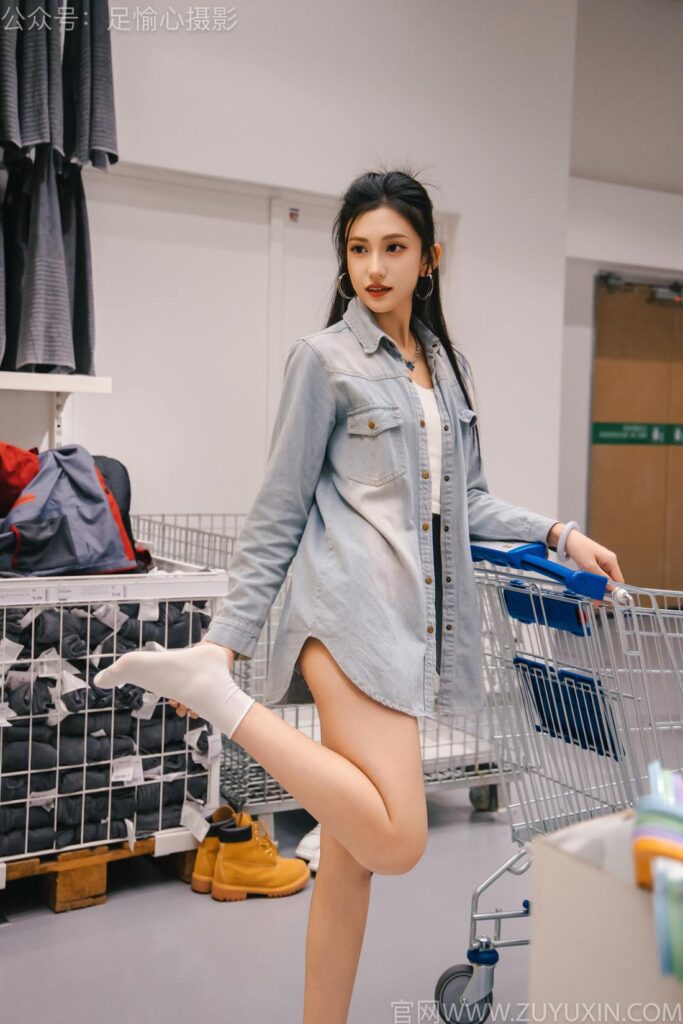 足愉心 NO.001 可樂（搭配：白T、牛仔短褲、板鞋、白棉襪、裸足）[120P/2V/12.9GB]插圖1