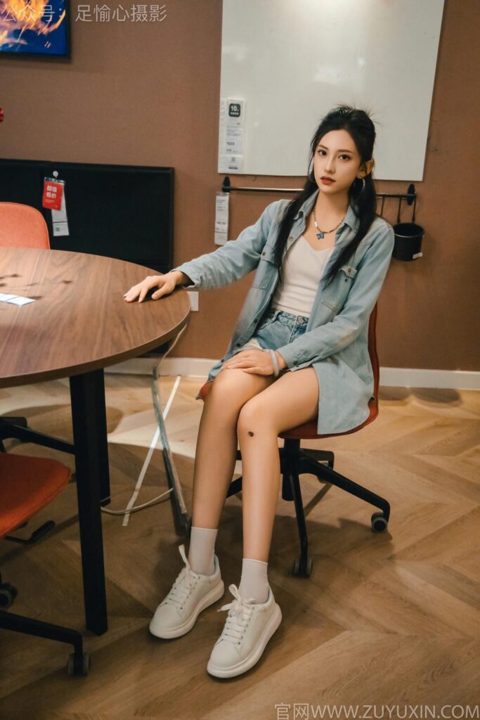 足愉心 NO.001 可樂（搭配：白T、牛仔短褲、板鞋、白棉襪、裸足）[120P/2V/12.9GB]插圖2