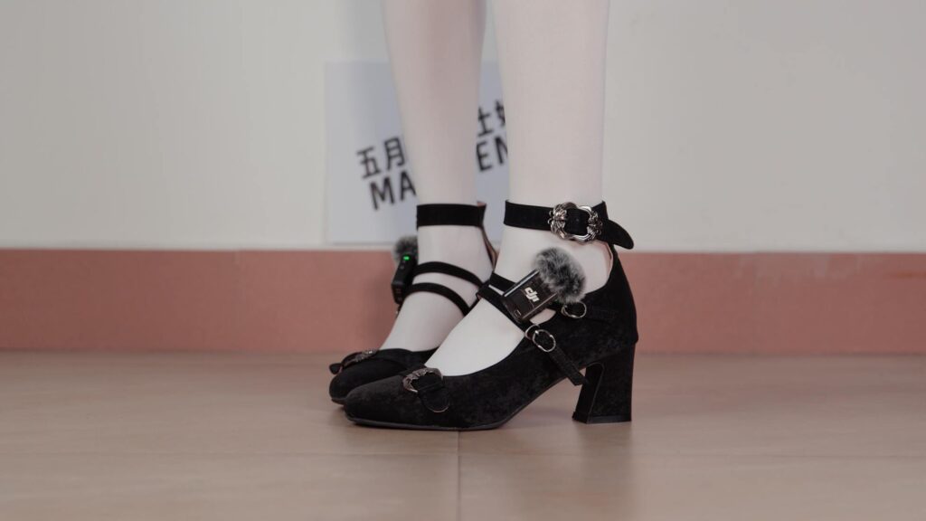 芝士好椰 NO.097 – 聽！把麥克風(fēng)別在鞋上！黑色維莉雅[1V/494MB]插圖2