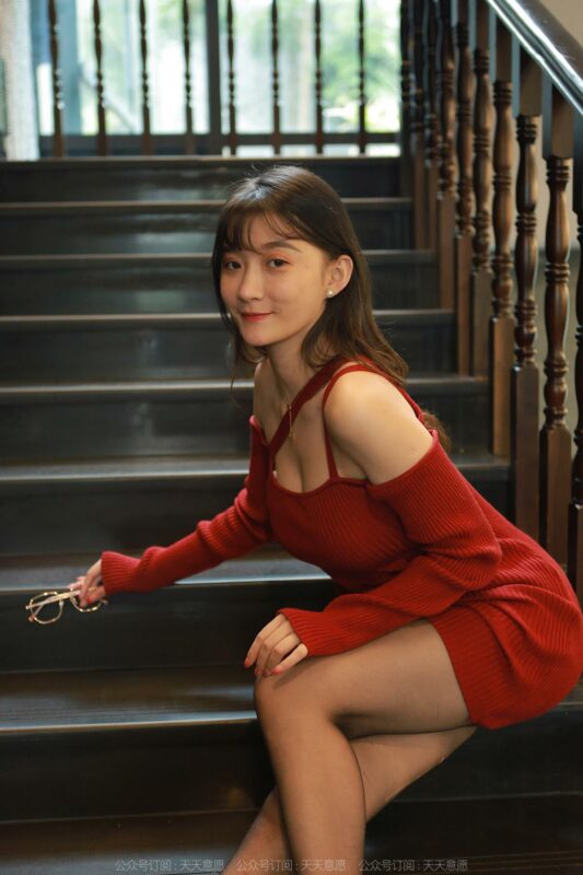[IESS異思趣向] 2022.5.22 絲享家 1095：秋秋《深V紅裙》[85P/105MB]-無(wú)料攝影圈