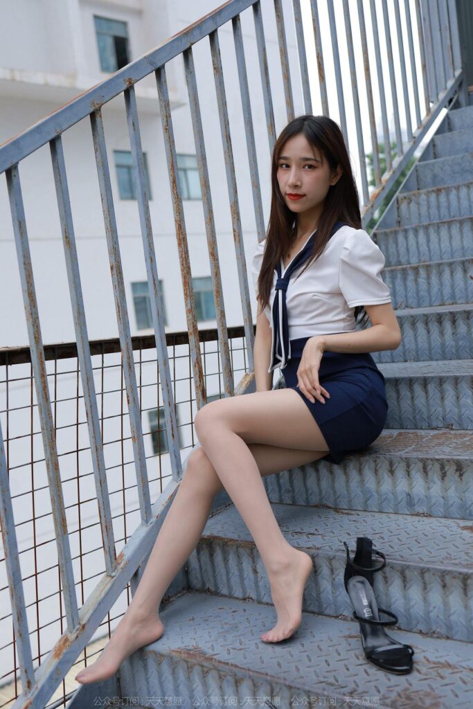 [IESS異思趣向] 2022.6.20 絲享家 1123：美子《樓梯上的美腿》[88P/105MB]插圖3