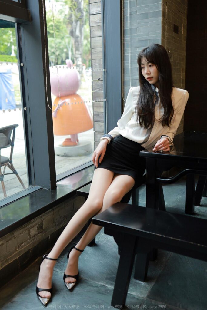 [IESS異思趣向] 2022.7.19 絲享家 1152：團團《長腿OL》[85P/101MB]插圖