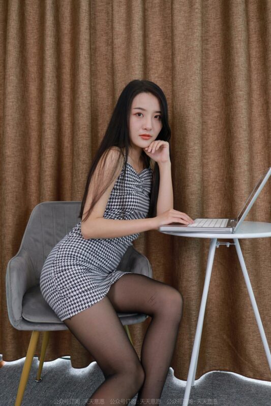 [IESS異思趣向] 2022.8.2 絲享家 1165：婉萍《嘿絲打字員》[71P/119MB]-無料攝影圈