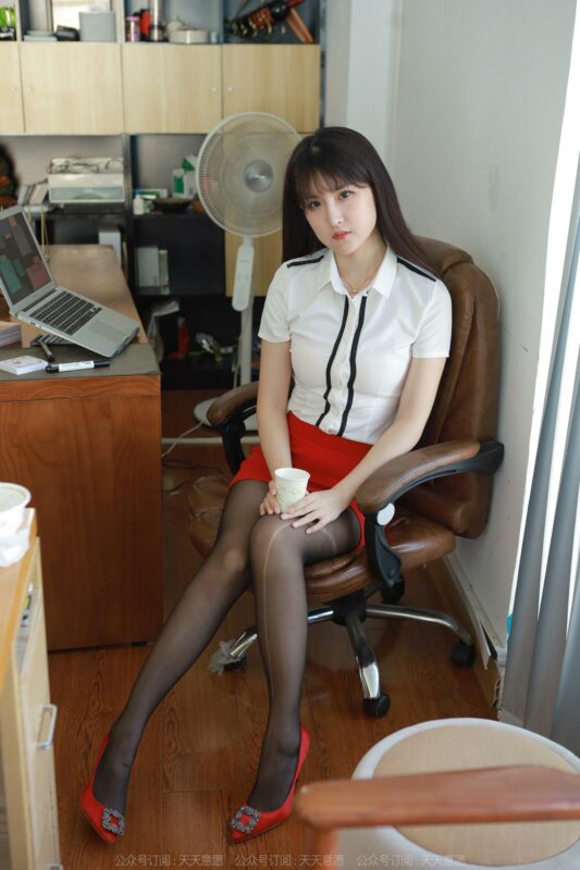 [IESS異思趣向] 2022.8.18 絲享家 1181：小寶《烈焰紅裙》[90P/86MB]-無料攝影圈