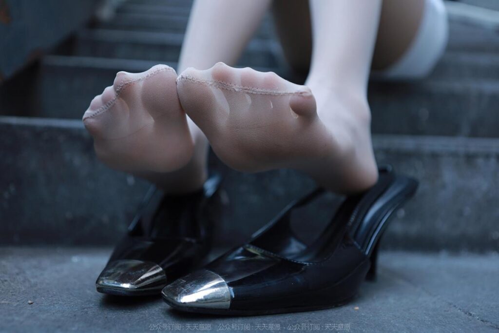 [IESS異思趣向] 2022.11.06 絲享家 1260 美子《白裙街拍》[89P/101MB]插圖2