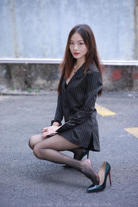 [IESS異思趣向] 2022.11.18 絲享家 1272 小六《愛的跟隨》[81P/79MB]-無料攝影圈