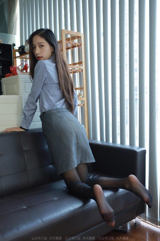 [IESS異思趣向] 2022.11.27 絲享家 1281 美子《嘿絲灰裙》[88P/99MB]-無料攝影圈