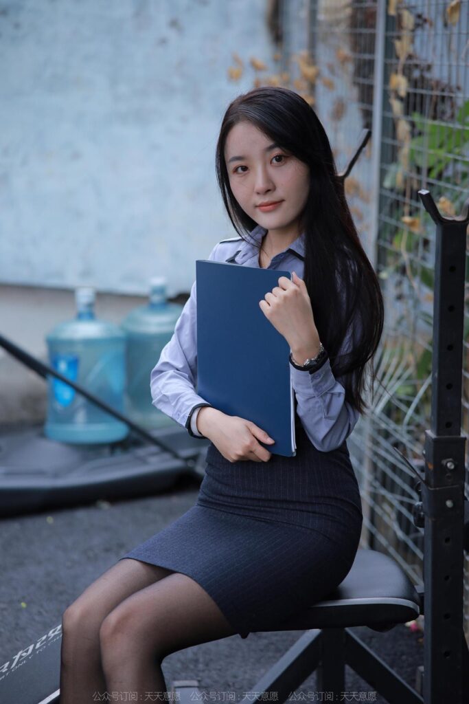 [IESS異思趣向] 2022.11.30 絲享家 1284 婉萍《嘿絲女秘》[84P/95MB]插圖1