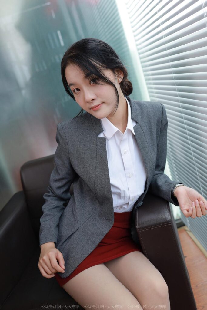 [IESS異思趣向] 2022.12.06 絲享家 1290 婉萍《迷人緋紅》[93P/100MB]插圖1