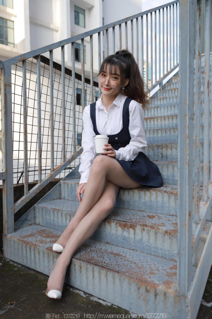 [IESS異思趣向] 2022.12.13 絲享家 1297 秋秋《樓梯偶遇婉萍》[79P/89MB]插圖2