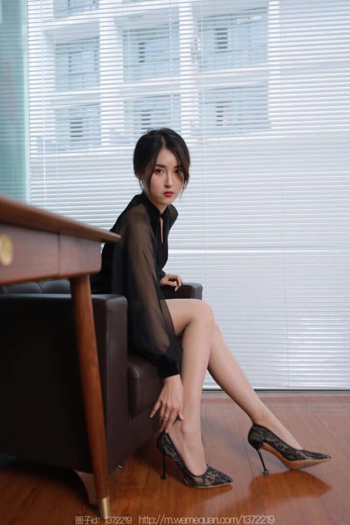 [IESS異思趣向] 2022.12.15 絲享家 1299 小寶《黑色旗袍白紙扇》[86P/86MB]插圖1