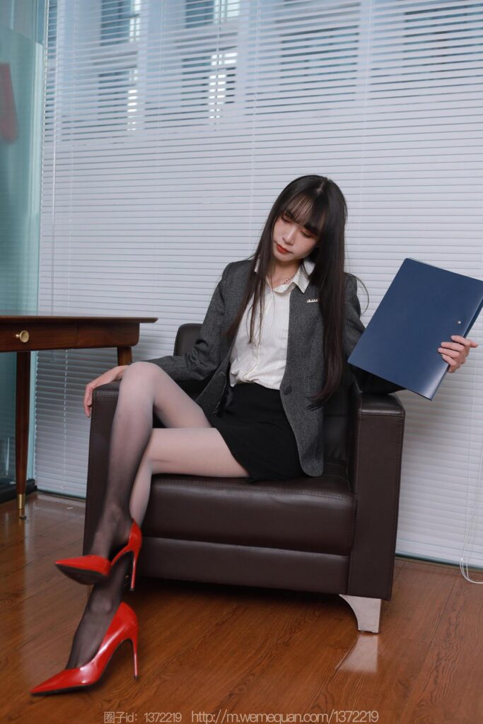 [IESS異思趣向] 2023.1.8 絲享家 1323 團(tuán)團(tuán)《黑白漸變》[85P/90MB]插圖2