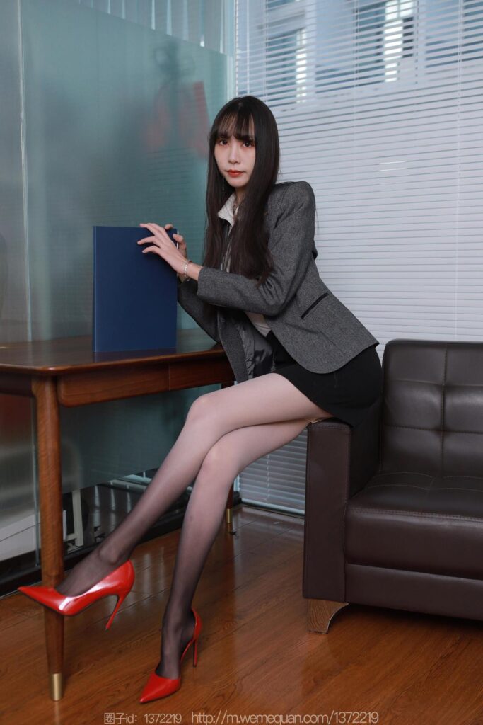 [IESS異思趣向] 2023.1.8 絲享家 1323 團(tuán)團(tuán)《黑白漸變》[85P/90MB]插圖1