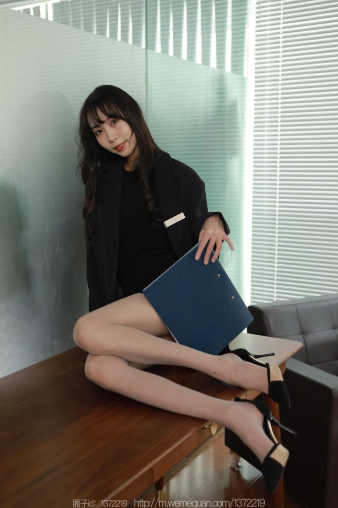 [IESS異思趣向] 2023.1.12 絲享家 1327 團(tuán)團(tuán)《長(zhǎng)腿西裝》[79P/87MB]插圖1