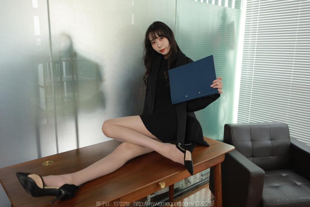 [IESS異思趣向] 2023.1.12 絲享家 1327 團(tuán)團(tuán)《長(zhǎng)腿西裝》[79P/87MB]插圖2