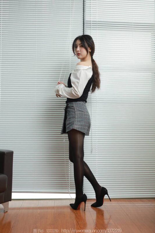 [IESS異思趣向] 2023.1.27 絲享家 1342 小寶《油亮高跟》[86P/90MB]-無(wú)料攝影圈