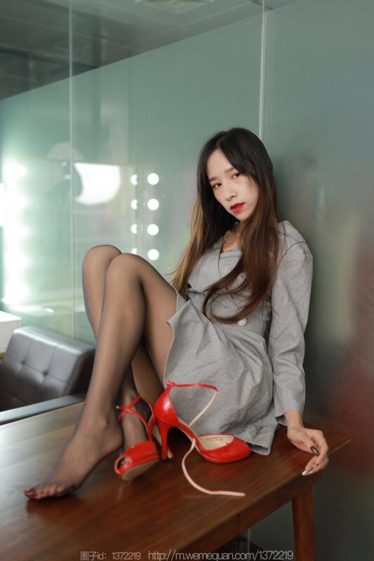 [IESS異思趣向] 2023.2.7 絲享家 1354 美子《靠近點(diǎn) 再近點(diǎn)》[90P/102MB]-無料攝影圈