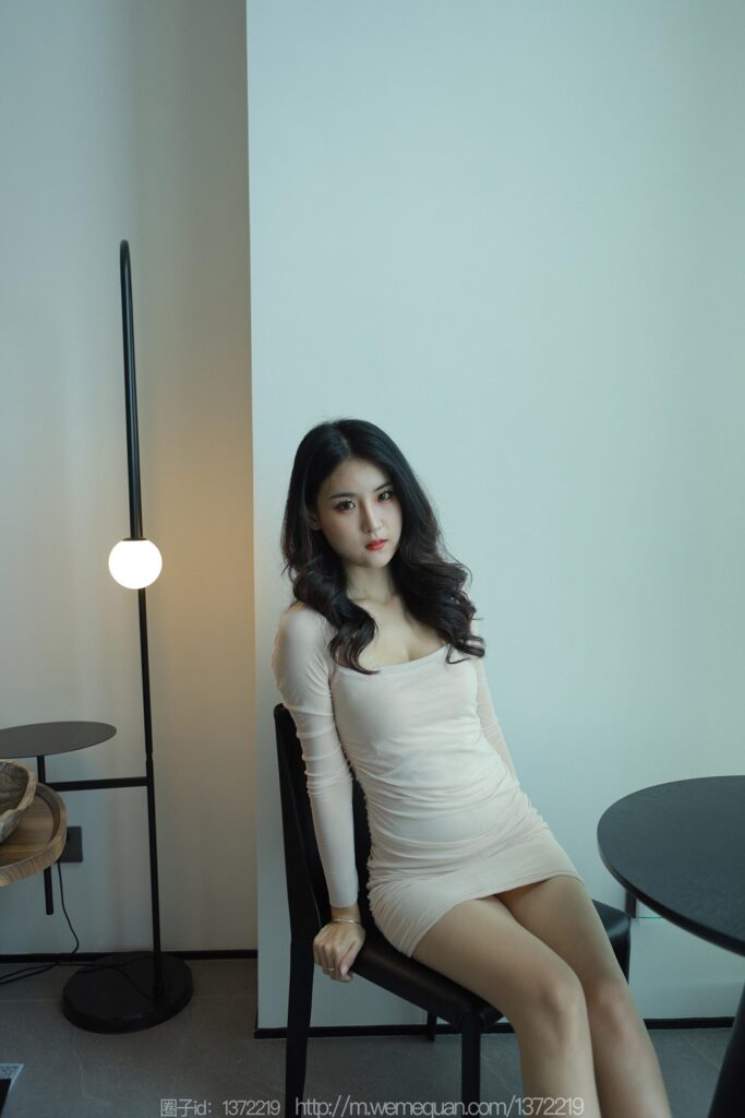 [IESS異思趣向] 2023.5.14 絲享家 1451 小寶《淺色包臀裙》[80P/64MB]插圖1