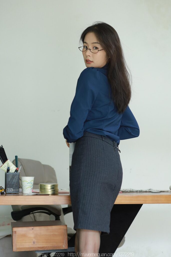 [IESS異思趣向] 2023.6.26 絲享家 1464 小金《紅跟OL》[83P/81MB]插圖