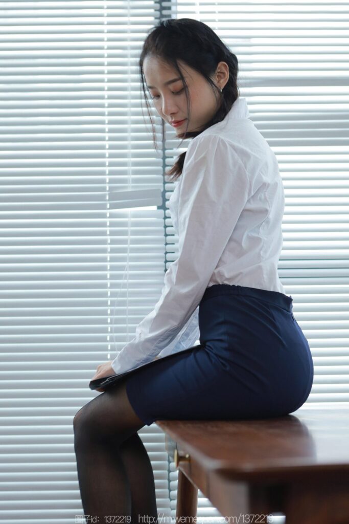 [IESS異思趣向] 2023.7.7 絲享家 1474 婉萍《藍(lán)裙OL》[86P/89MB]插圖3