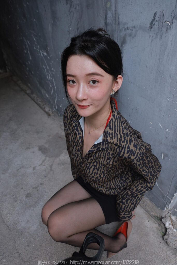 [IESS異思趣向] 2023.7.24 絲享家 1488 秋秋《孤身走暗巷》[85P/94MB]插圖1