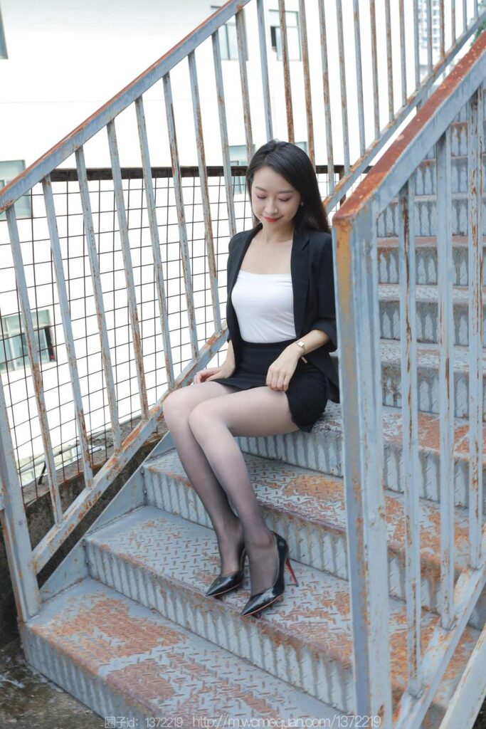 [IESS異思趣向] 2023.09.28 絲享家 1545 小婕《黑白灰漸變》[84P/113MB]插圖2