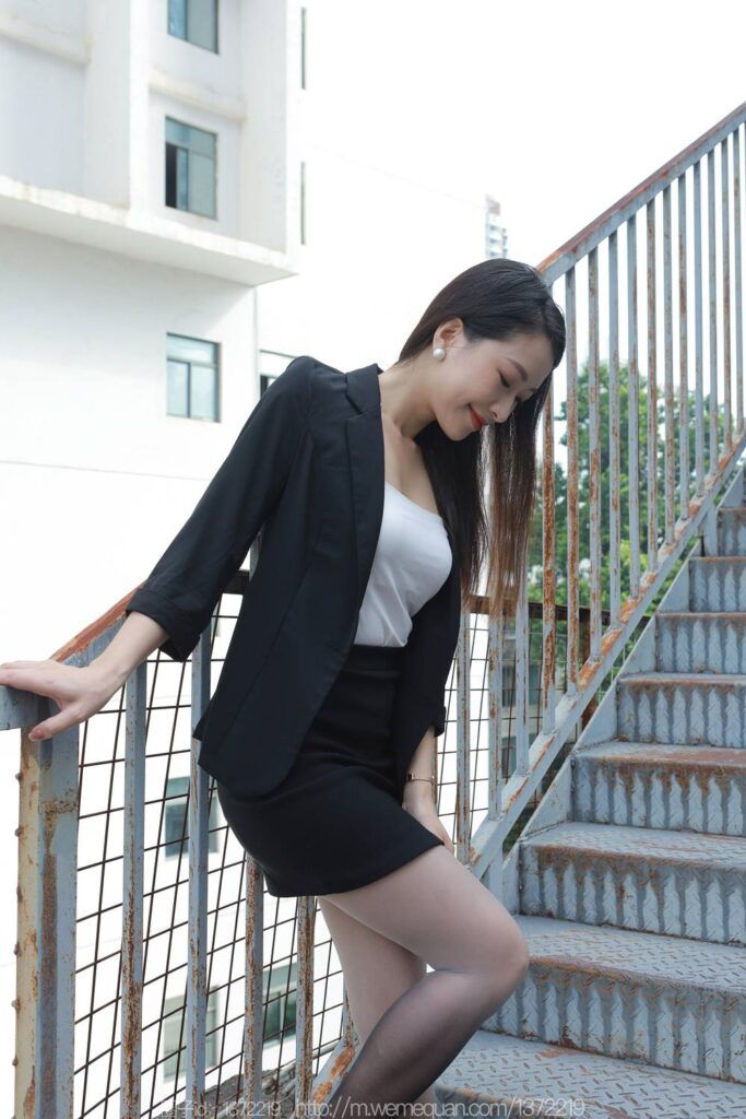 [IESS異思趣向] 2023.09.28 絲享家 1545 小婕《黑白灰漸變》[84P/113MB]插圖1