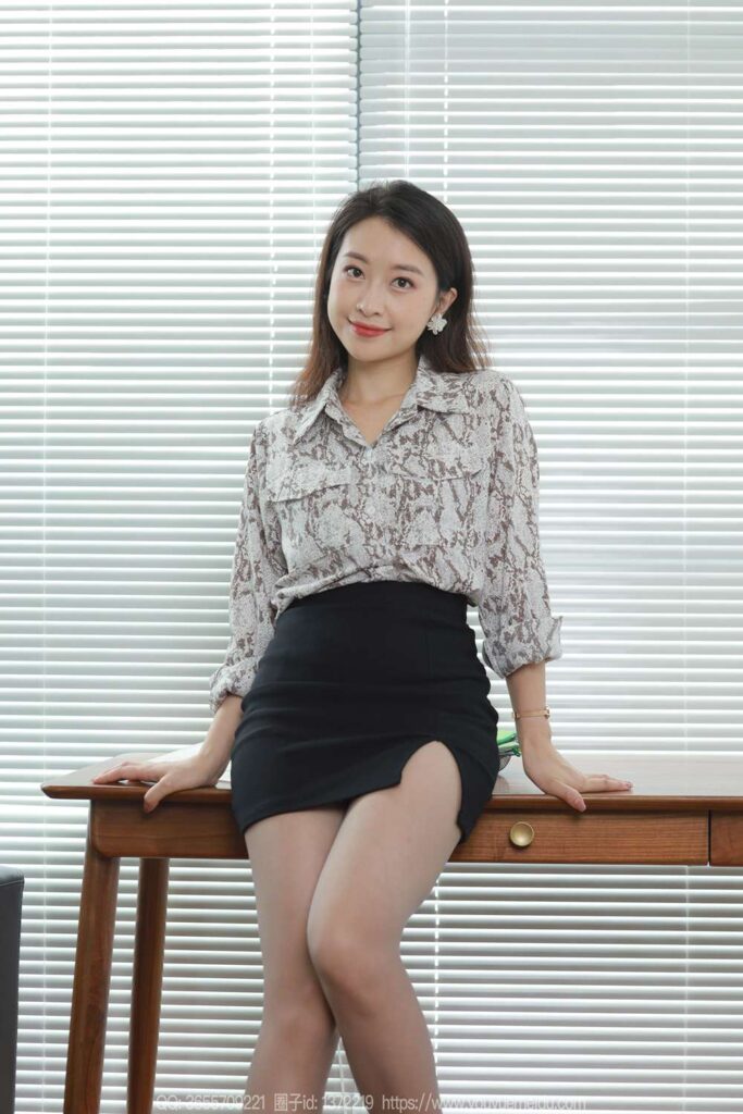 [IESS異思趣向] 2023.10.09 絲享家 1554 小婕《蟒紋襯衣》[89P/97MB]插圖