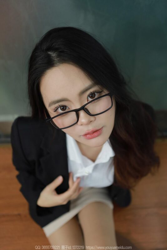 [IESS異思趣向] 2024.03.24 絲享家 1697 兔兔《眼鏡辣兔》[84P/68MB]-無料攝影圈