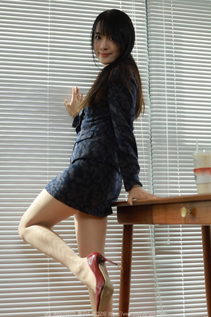 [IESS異思趣向] 2024.07.30 絲享家 1807 婉萍《陽(yáng)光OL》[64P/65MB]插圖3