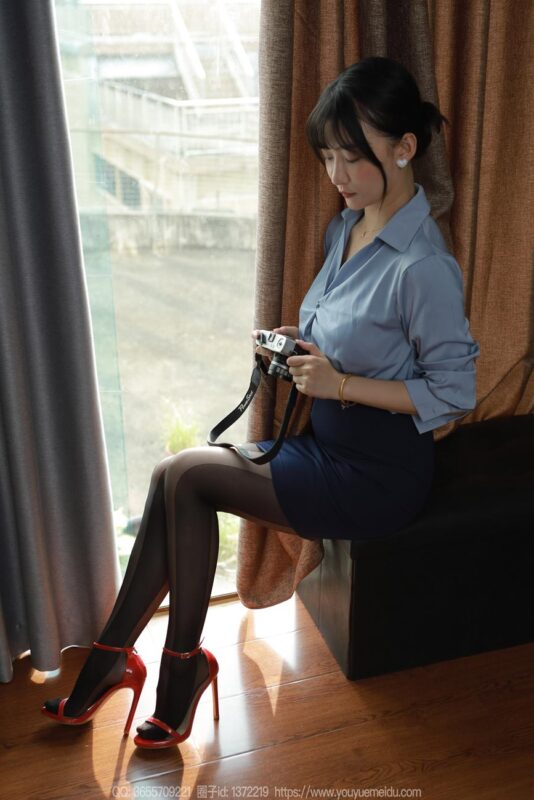 [IESS異思趣向] 2024.08.23 絲享家 1825 秋秋《美女記者》[86P/90MB]-無料攝影圈