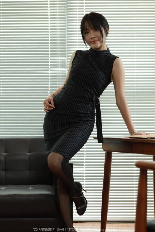 [IESS異思趣向] 2024.09.10 絲享家 1842 婉萍《條紋包臀裙》[89P/78MB]-無料攝影圈