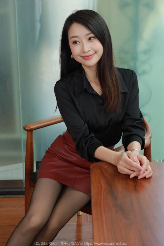 [IESS異思趣向] 2024.10.28 絲享家 1883 小婕《紅棕麗人》[87P/82MB]-無料攝影圈