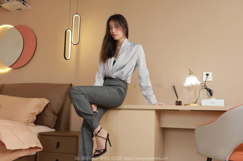 [IESS異思趣向] 2025.02.10 絲享家 1973 小九《褲里絲（上）》[88P/78MB]-無(wú)料攝影圈