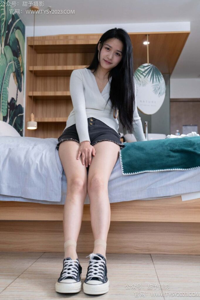 甜予攝影 NO.099期：瀾瀾-帆布鞋、皮鞋、短肉絲、白棉襪、裸足（完整版）[140P/2V/10.79GB]插圖2