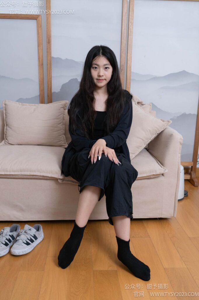 甜予攝影 NO.103期：小云-板鞋、黑棉襪、裸足、剪指甲泡腳劇情（完整版）[143P/2V/11.28GB]插圖