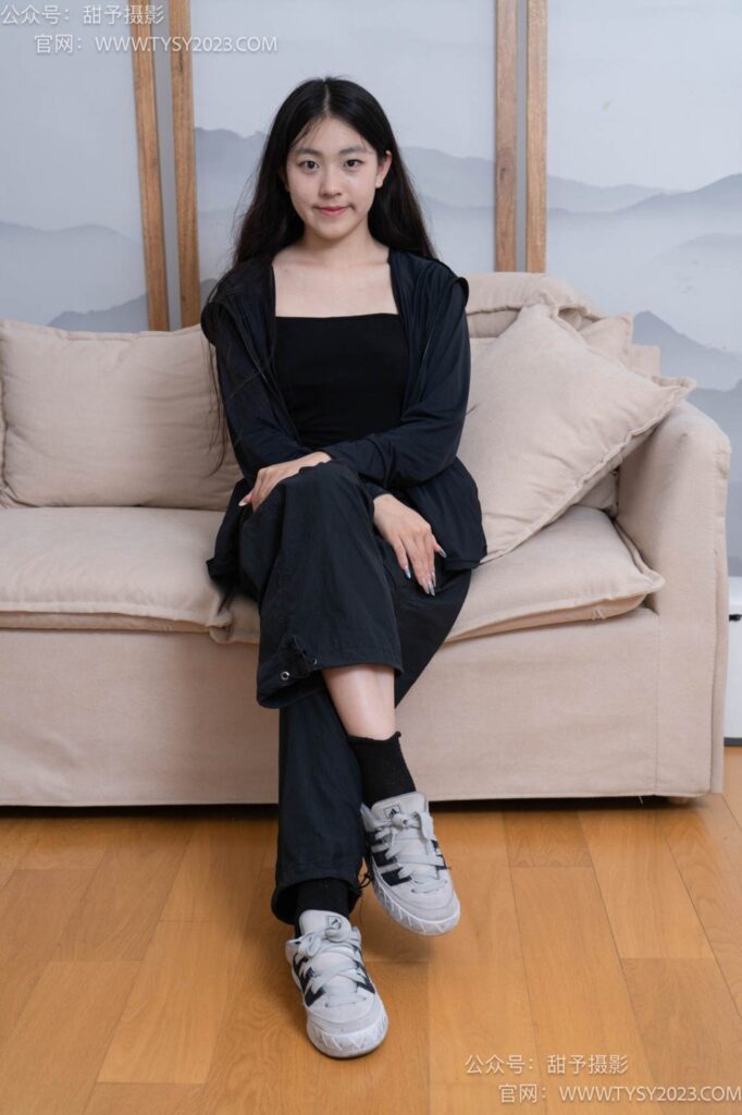 甜予攝影 NO.103期：小云-板鞋、黑棉襪、裸足、剪指甲泡腳劇情（完整版）[143P/2V/11.28GB]插圖3