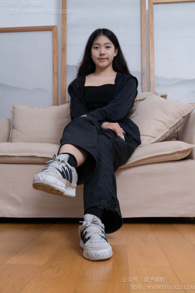 甜予攝影 NO.103期：小云-板鞋、黑棉襪、裸足、剪指甲泡腳劇情（完整版）[143P/2V/11.28GB]插圖4