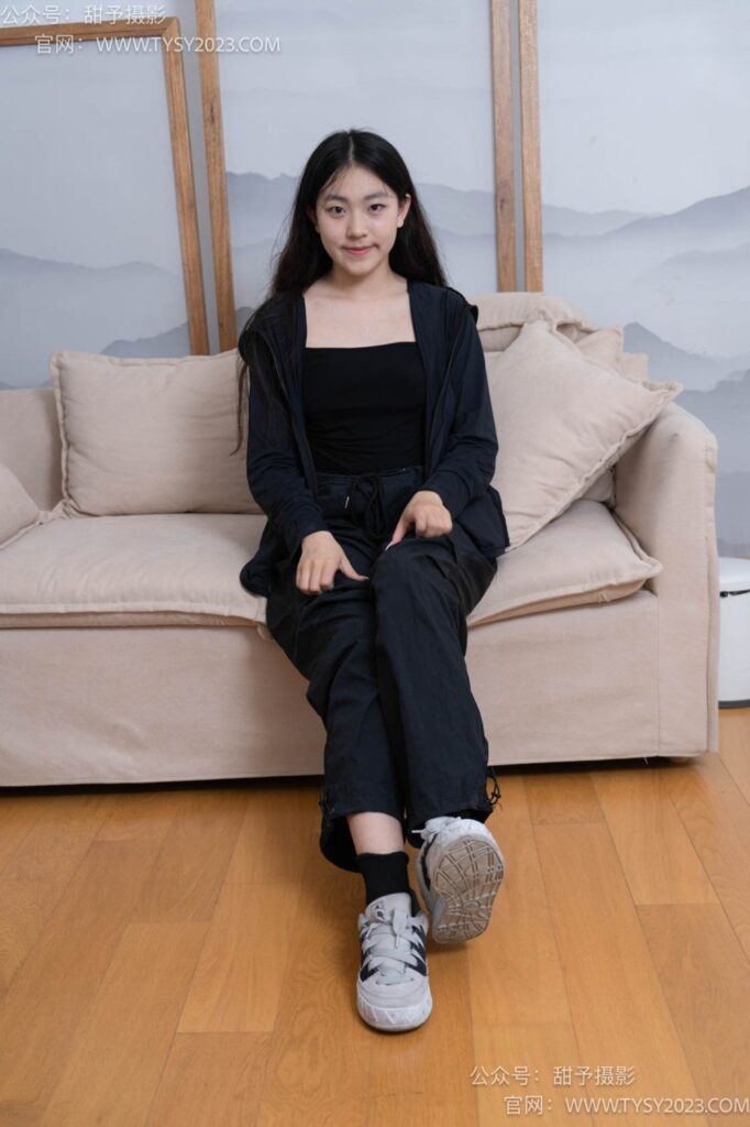 甜予攝影 NO.103期：小云-板鞋、黑棉襪、裸足、剪指甲泡腳劇情（完整版）[143P/2V/11.28GB]插圖2