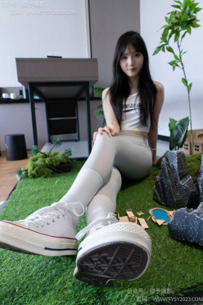 甜予攝影 NO.104期：璇璇-帆布鞋、白棉襪、裸足、小人國劇情（完整版）[134P/2V/10.37GB]插圖2