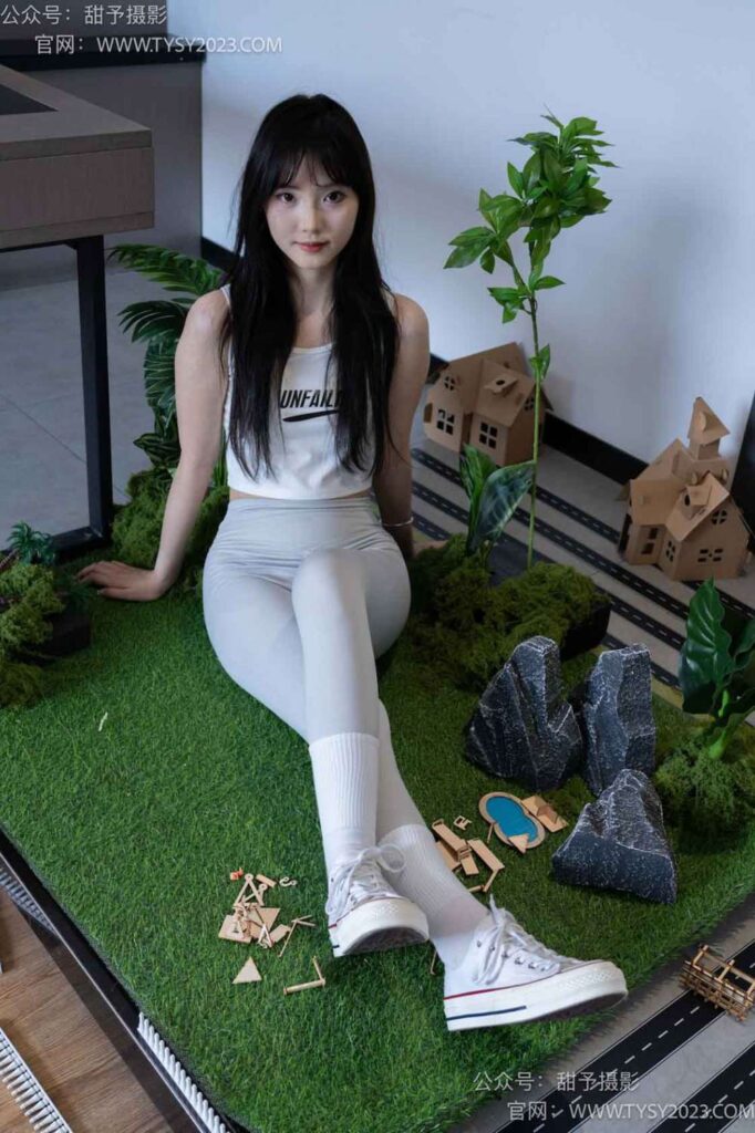 甜予攝影 NO.104期：璇璇-帆布鞋、白棉襪、裸足、小人國劇情（完整版）[134P/2V/10.37GB]插圖1