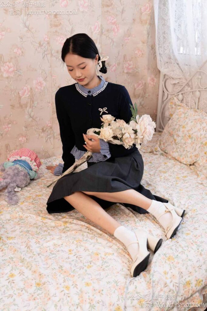 甜予攝影 NO.105期：齊齊-高跟鞋、白棉襪、裸足（完整版）[128P/2V/10.37GB]插圖1