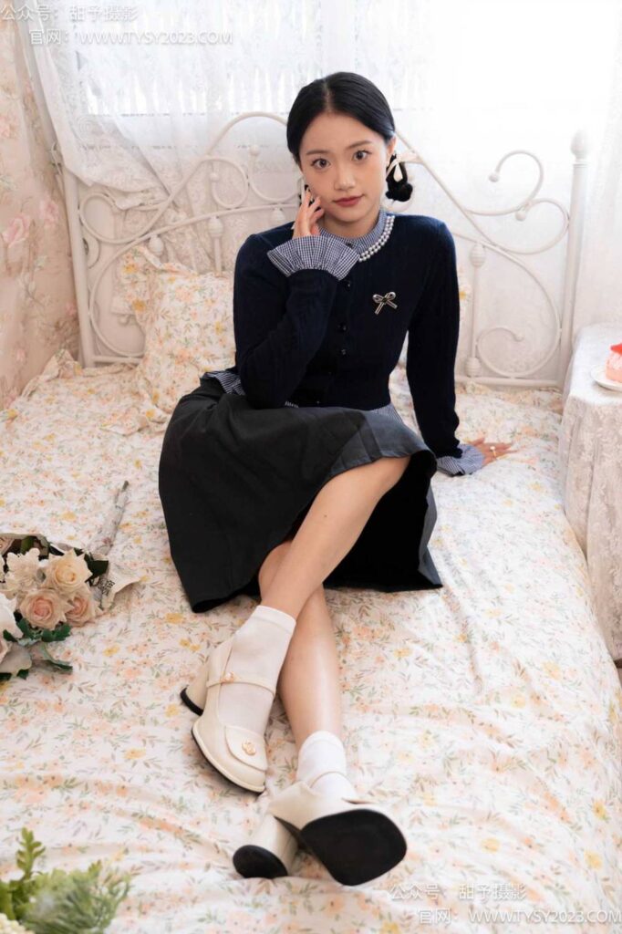 甜予攝影 NO.105期：齊齊-高跟鞋、白棉襪、裸足（完整版）[128P/2V/10.37GB]插圖3