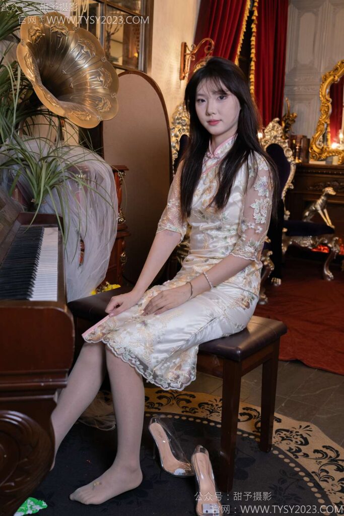 甜予攝影 NO.128 璇璇-拖鞋、高跟鞋、薄灰絲、薄黑絲、踩小房子劇情[127P/2V/10.3GB]插圖1