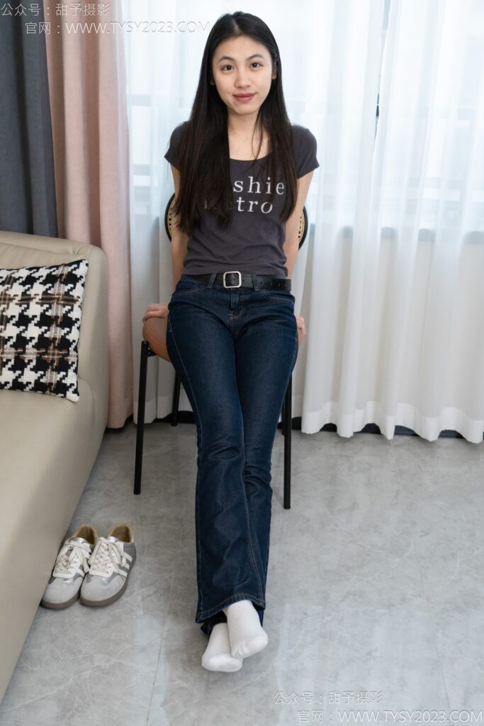 甜予攝影 NO.149 諾諾-板鞋、白棉襪、裸足[125P/2V/9.79GB]插圖2