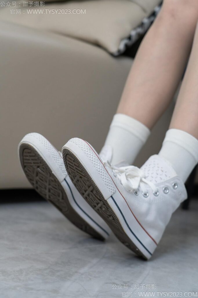 甜予攝影 NO.154 瀾瀾-帆布鞋、白棉襪、薄灰絲、跺腳抖腿劇情[129P/2V/10.3GB]插圖2