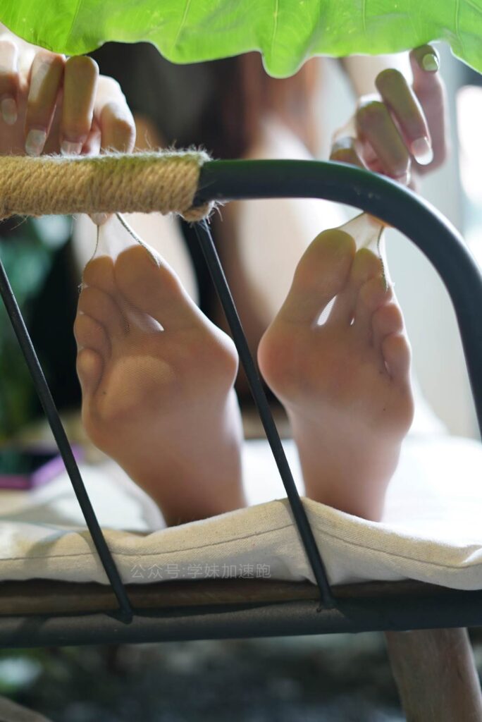 學(xué)妹加速跑 XM040《大長(zhǎng)腿的日常-盤(pán)盤(pán)(含SP)》[89P/1V/201MB]插圖2